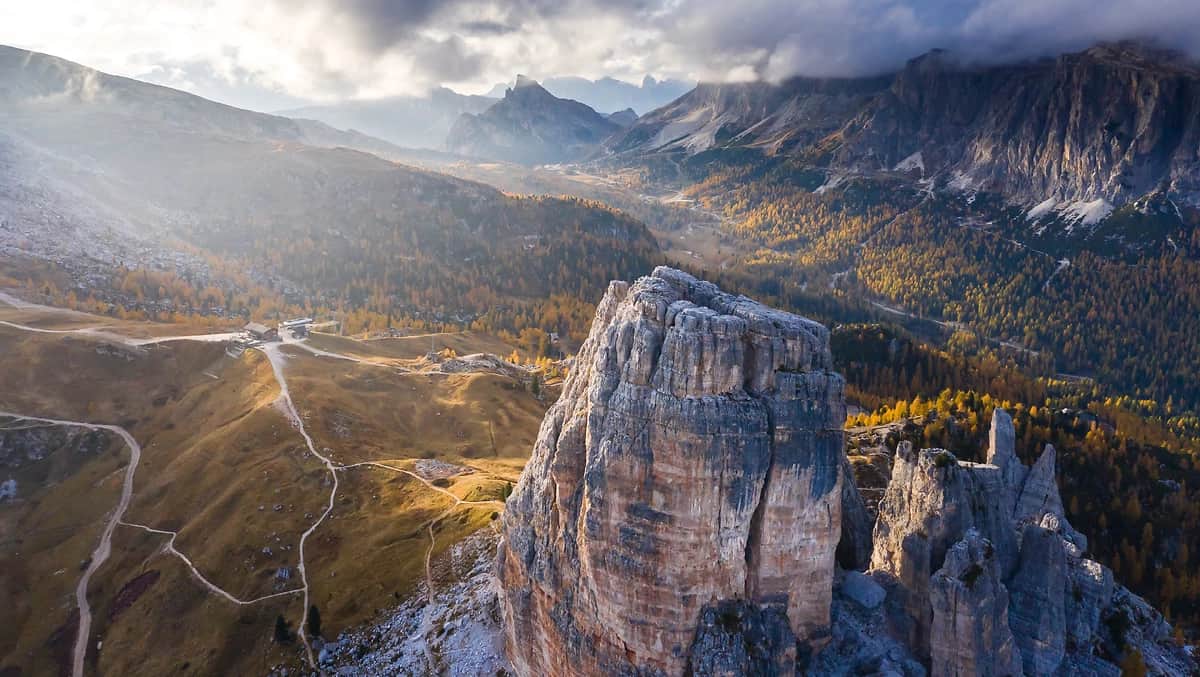 Montagna luminosa avec votre propre véhicule