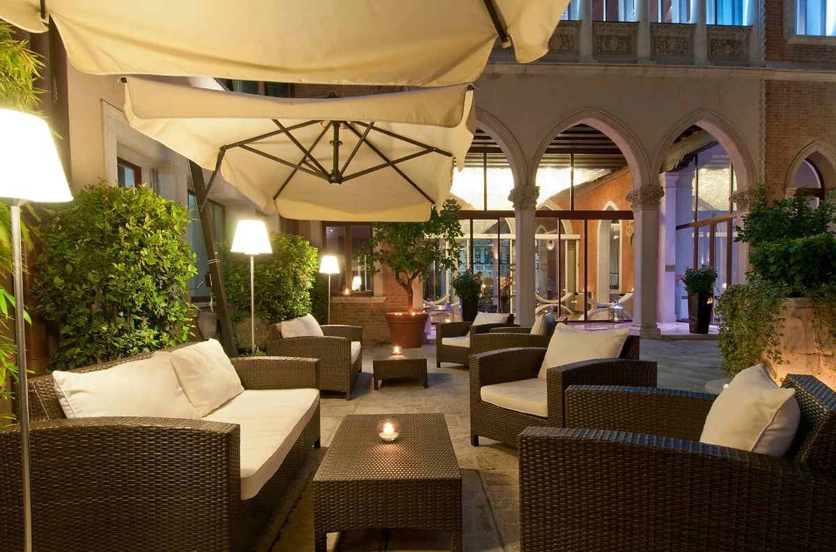 Coure intérieure, hôtel Sina Centurion Palace, Venise, Italie