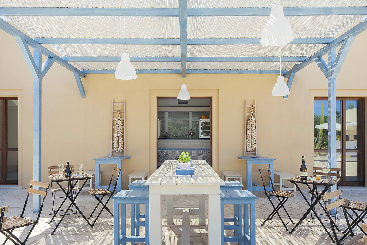 Un des bars de l'hôtel, VOI Arenella Resort