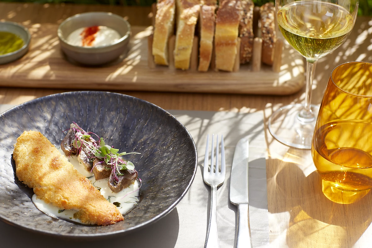 Plat servis dans l'un des restaurants de l'hôtel, Sani Dunes