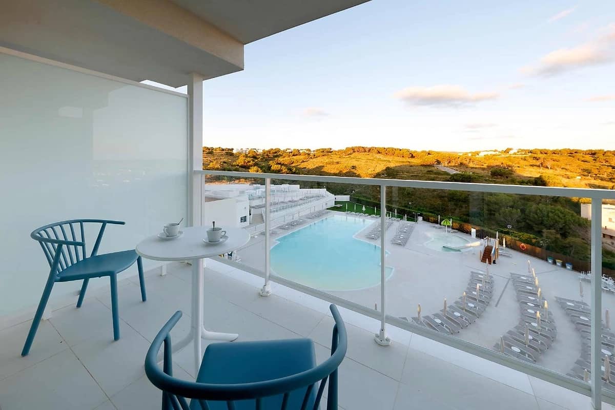 Chambre, balcon, vue sur piscine, Palladium Hotel Menorca, Minorque, Espagne