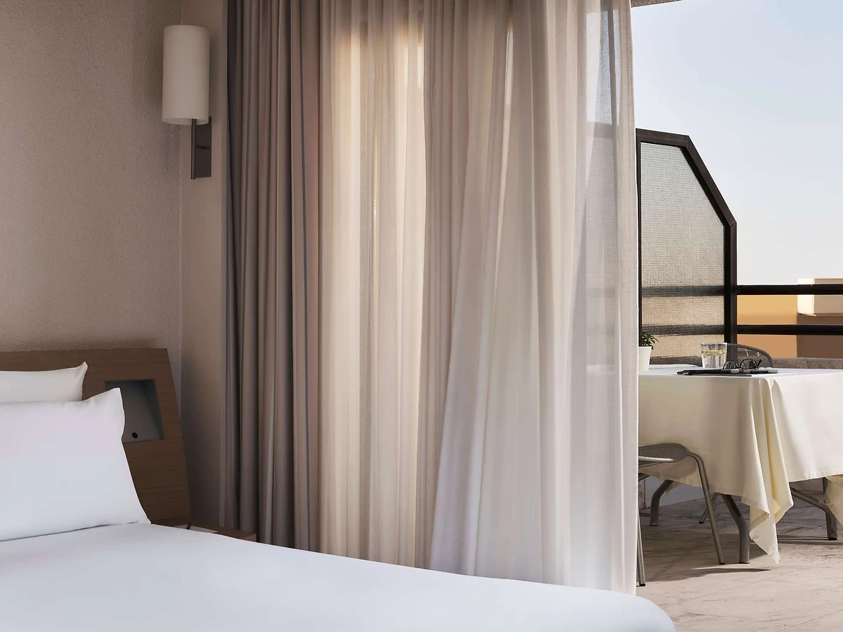 Chambre Exécutive avec 1 lit double et un Sofa