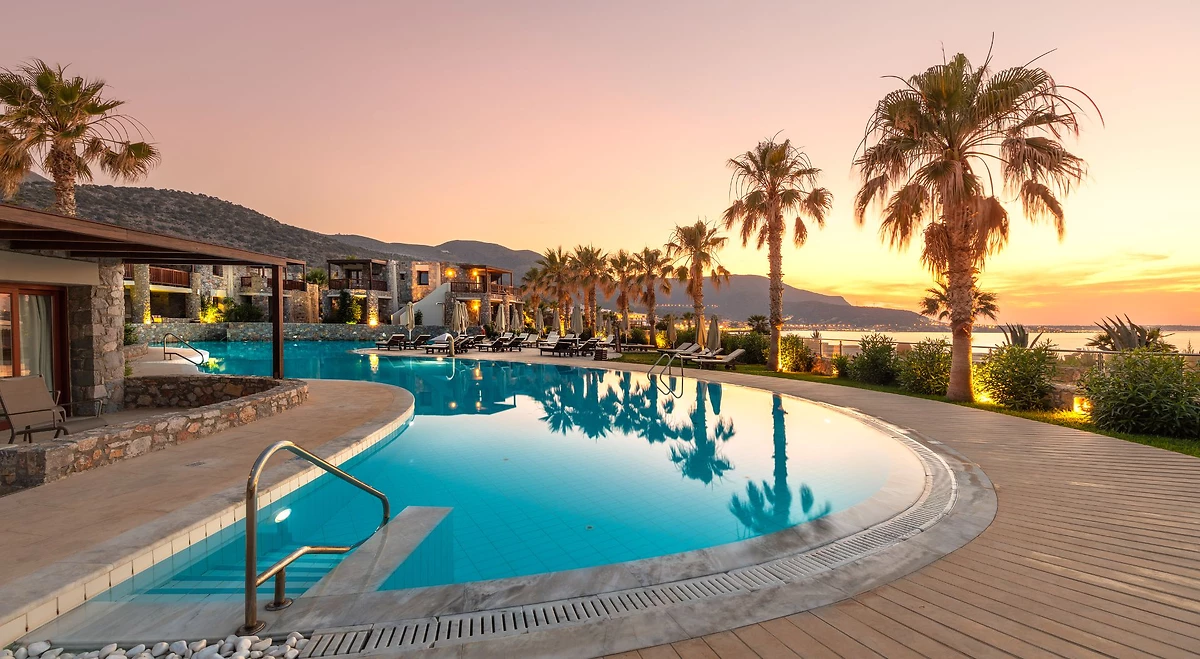 Piscine du soleil au coucher de soleil, Ikaros Beach Luxury Resort & Spa, Crète, Grèce