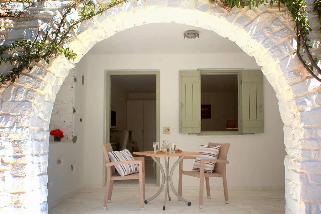 Garden View, St Andrea resort, Paros, Grèce.
