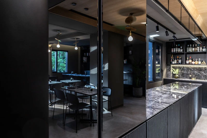 Le Café (bar et restaurant), The Modernist Athens