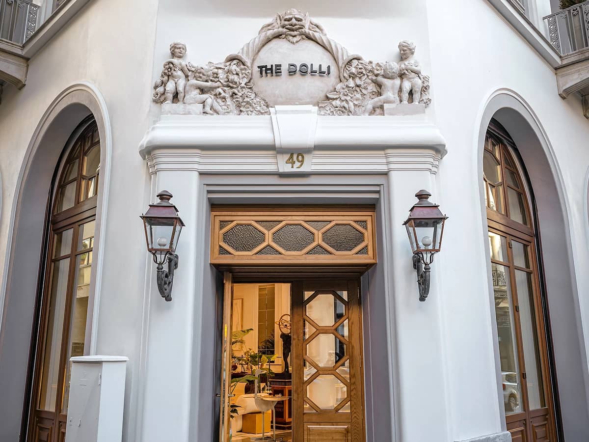 Façade de l'hôtel, THE DOLLI