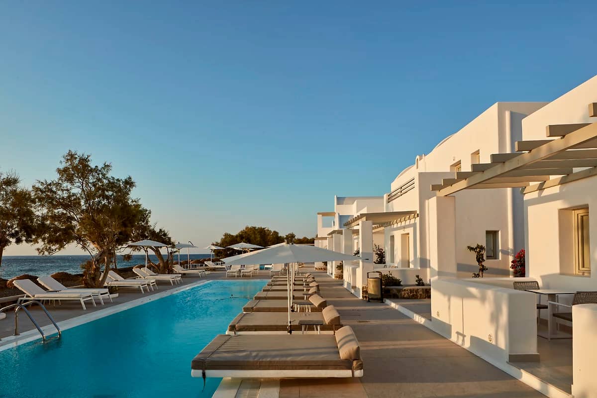 Piscine de l'hôtel, Costa Grand Resort & Spa, Santorin, Grèce