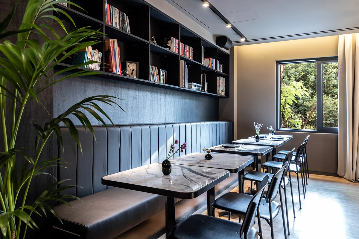 Le Café (bar et restaurant), The Modernist Athens