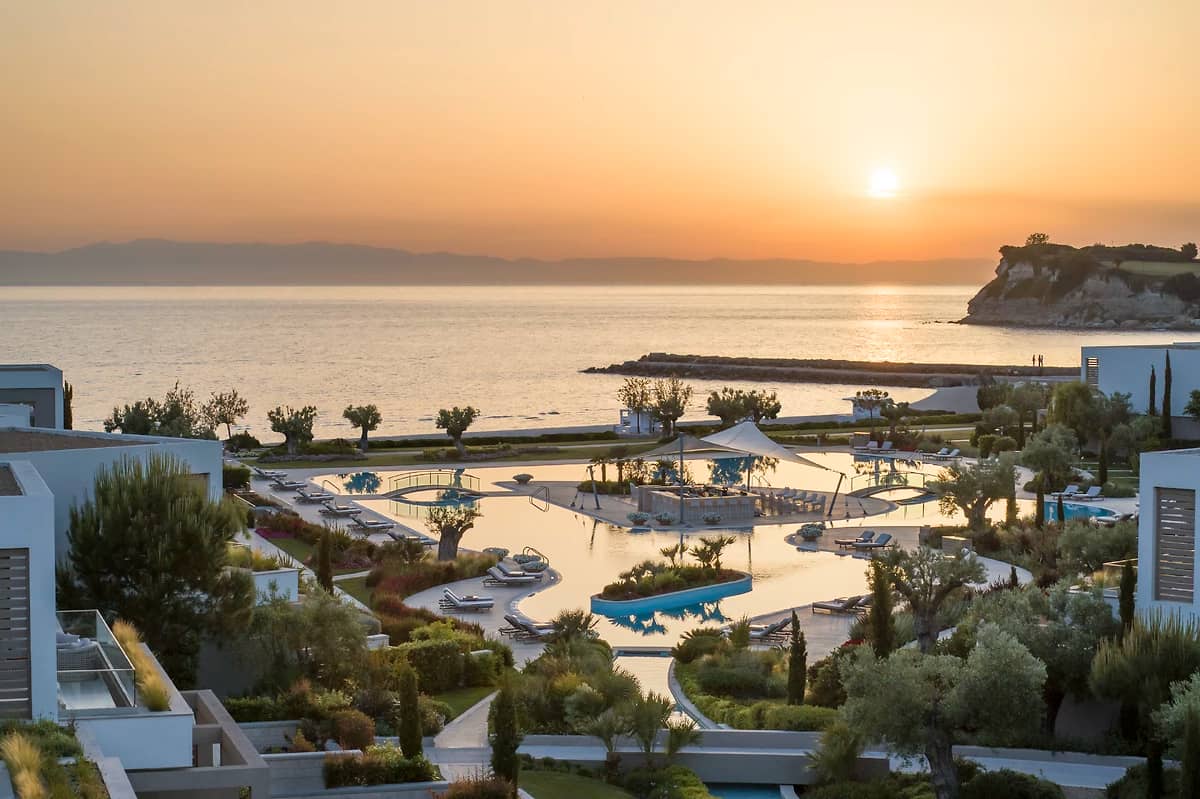 Vue sur la piscine de l'hôtel, Sani Dunes
