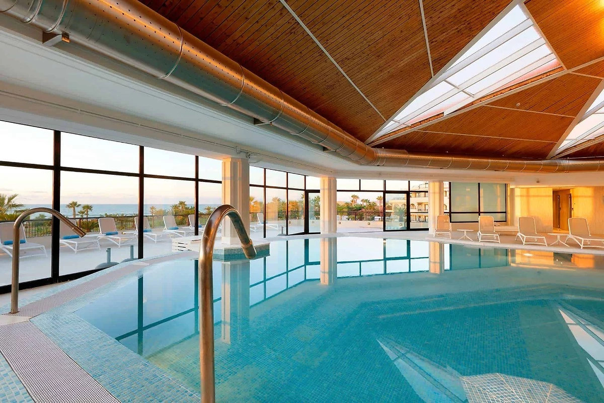Piscine intérieure, spa de l'hôtel, Grand Palladium Sicilia Resort & Spa