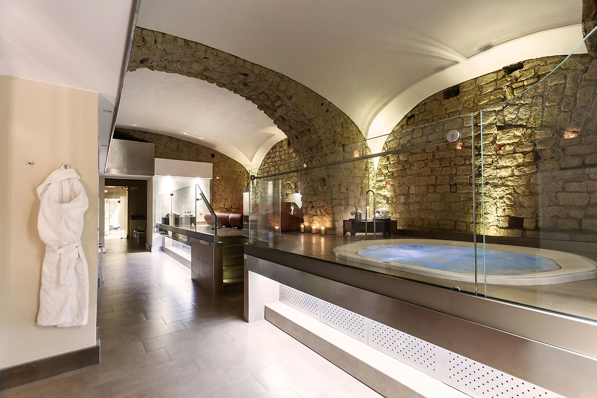 Bain à remous, Spa, Palazzo Caracciolo Napoli MGallery, Naples, Italie