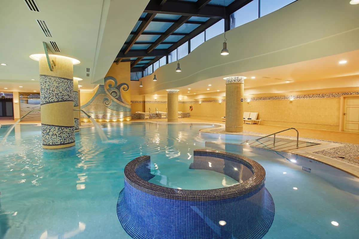 Piscine intérieure, spa de l'hôtel, Secrets Bahía Real Resort & Spa