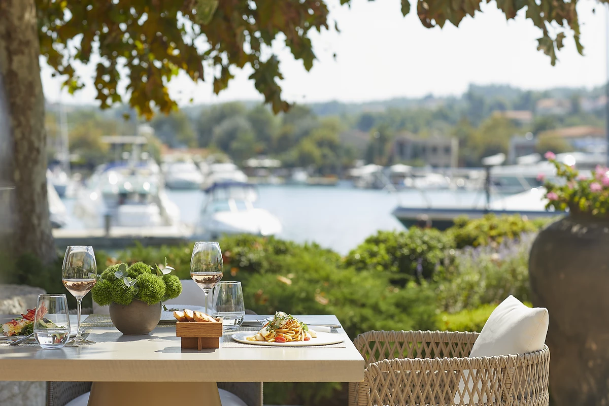 Repas servis dans l'un des restaurants de l'hôtel, Sani Asterias