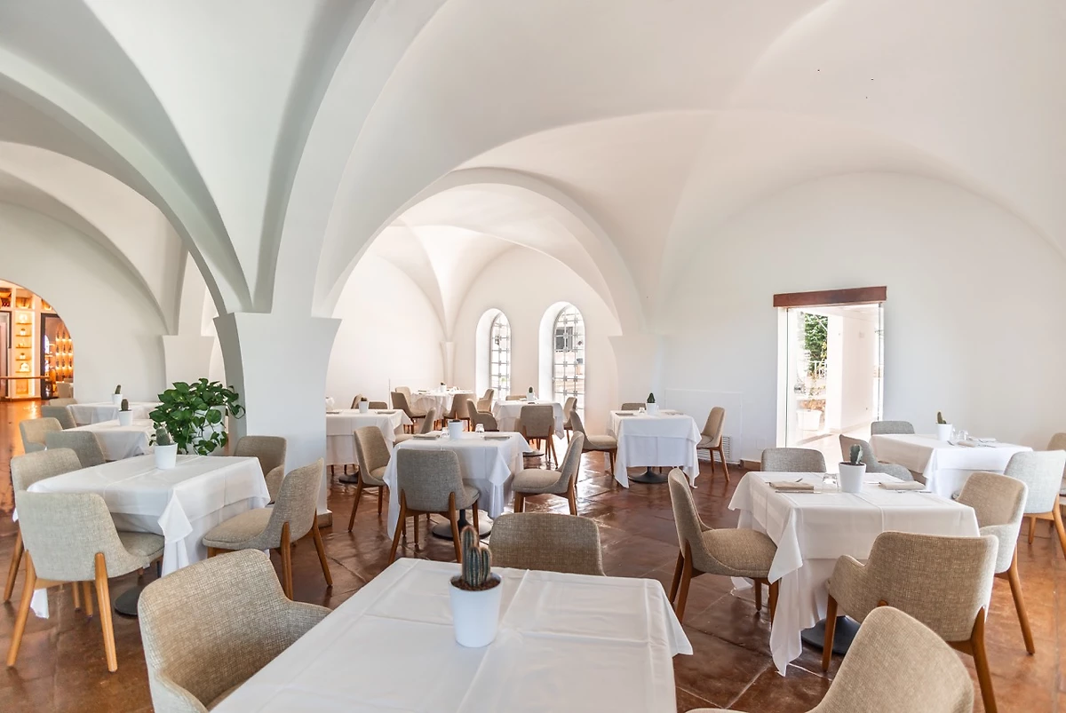 Restaurant, Ostuni a Mare, Pouilles, Italie