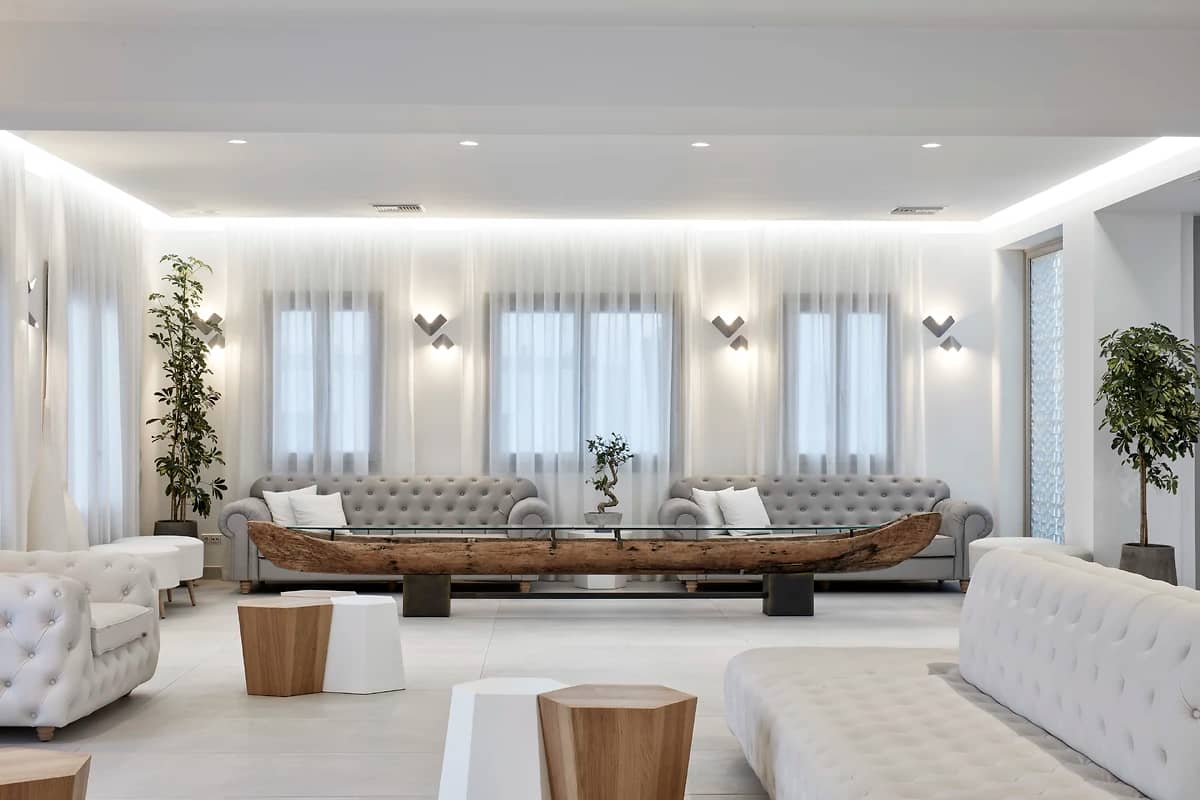 Lobby de l'hôtel, Costa Grand Resort & Spa, Santorin, Grèce