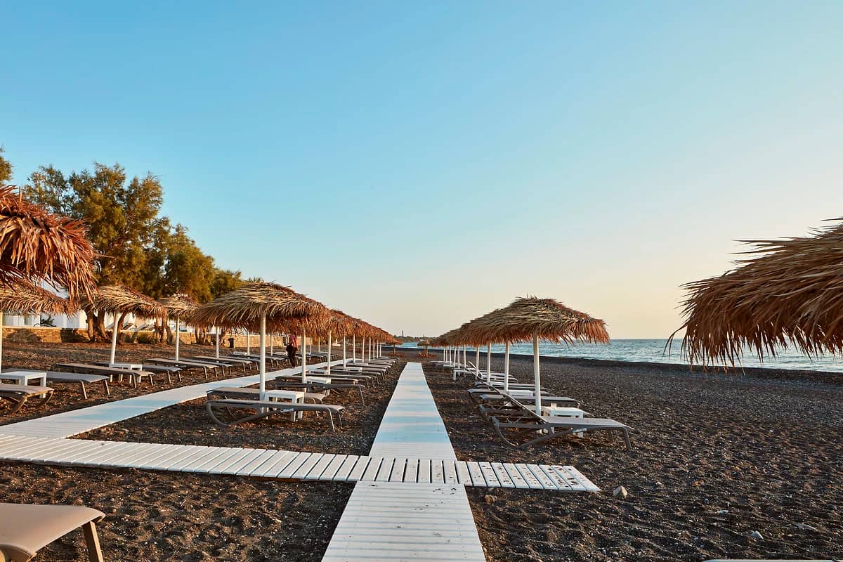 Plage de l'hôtel, Costa Grand Resort & Spa, Santorin, Grèce