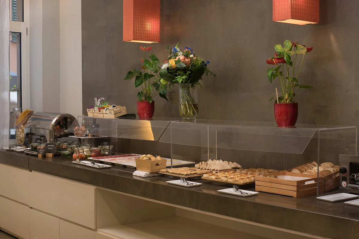 Buffet du petit déjeuner, NH Genova Centro, Gênes, Italie