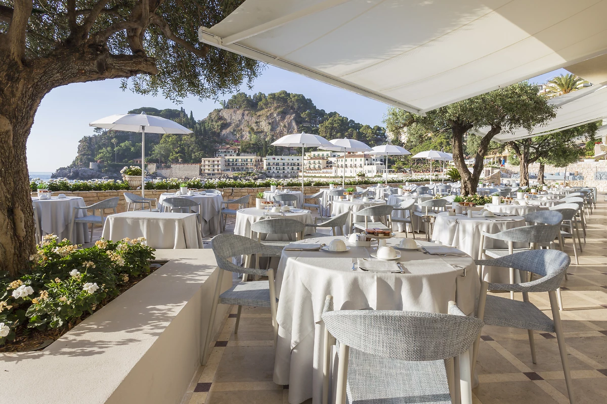 Terrasse du restaurant, hôtel Grand Hotel Mazzarò Sea Palace, Taormine, Sicile, Italie