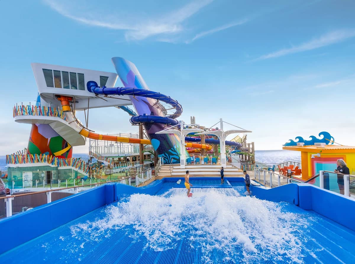 Piscine à surf, Legend of the Seas