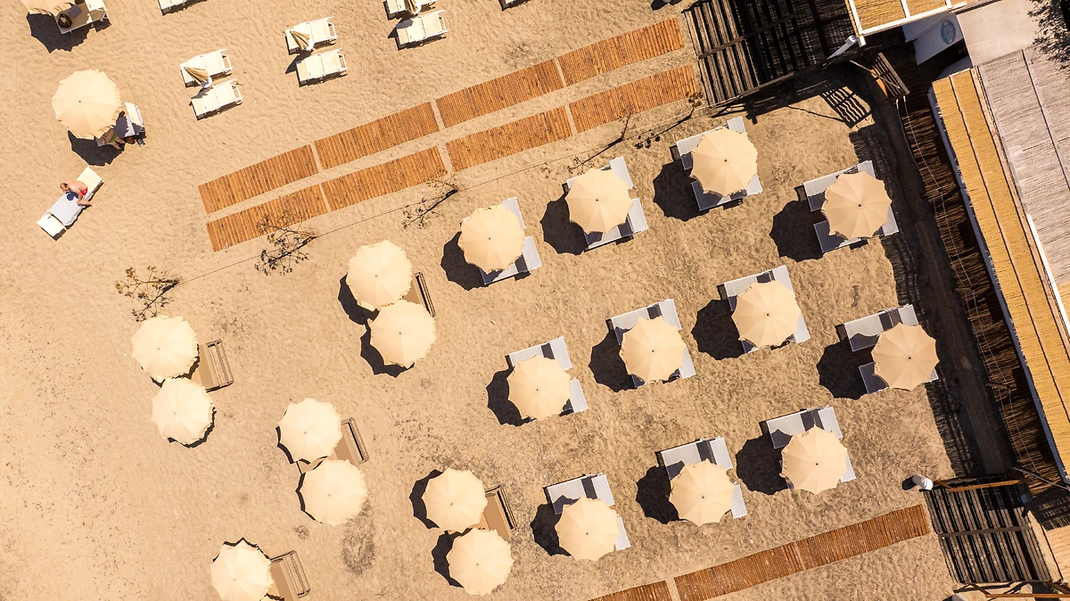 Vue aérienne sur la plage, Mangia's Pollina Resort, Sicile