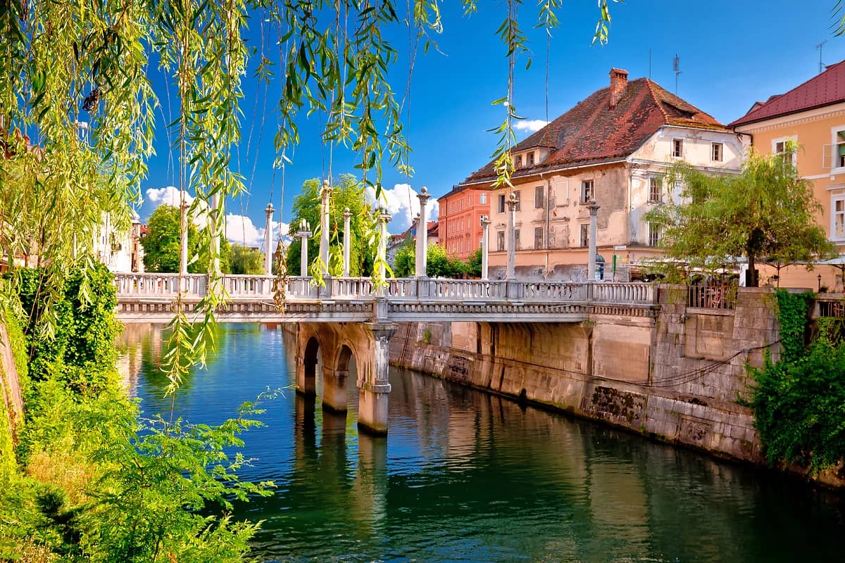 Rive verte de la Ljubljanica, Ljubljana, Slovénie