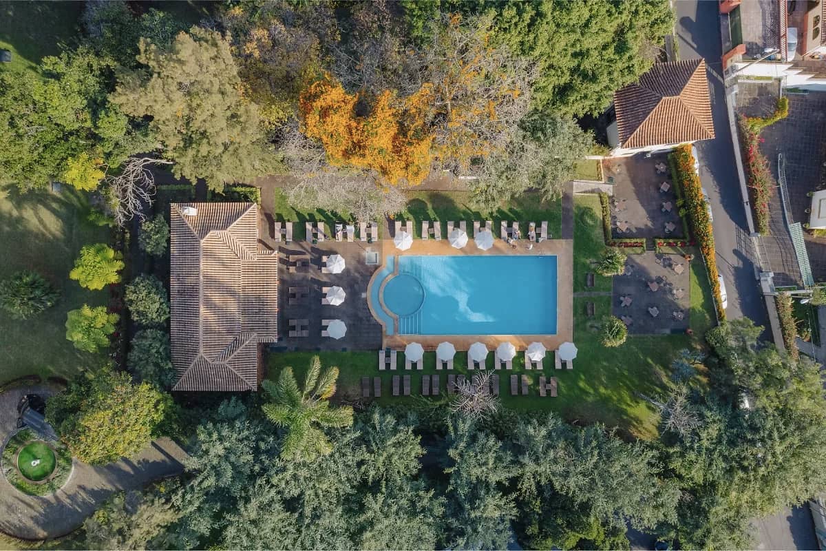 Vue aérienne sur la piscine, Quinta da Bela Vista, Madère, Portugal