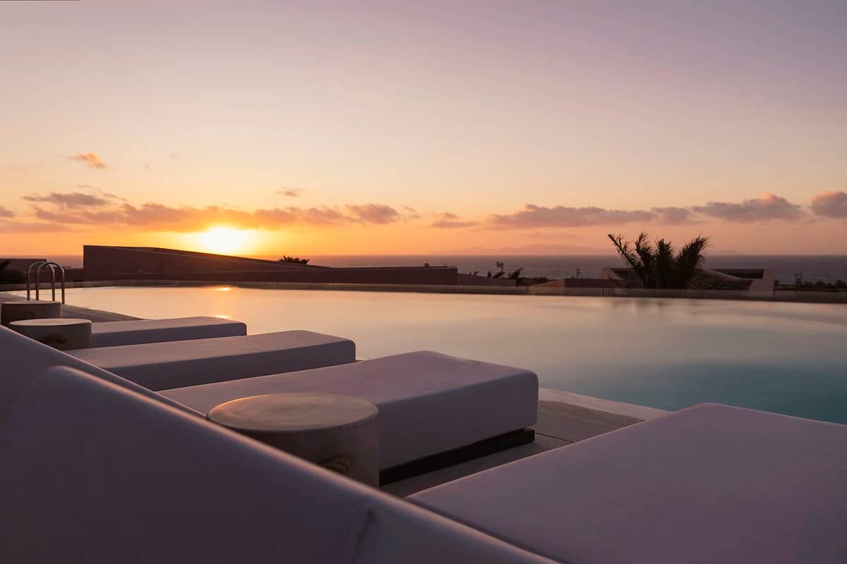 Piscine, Domes Novos Santorini, Cyclades, Grèce