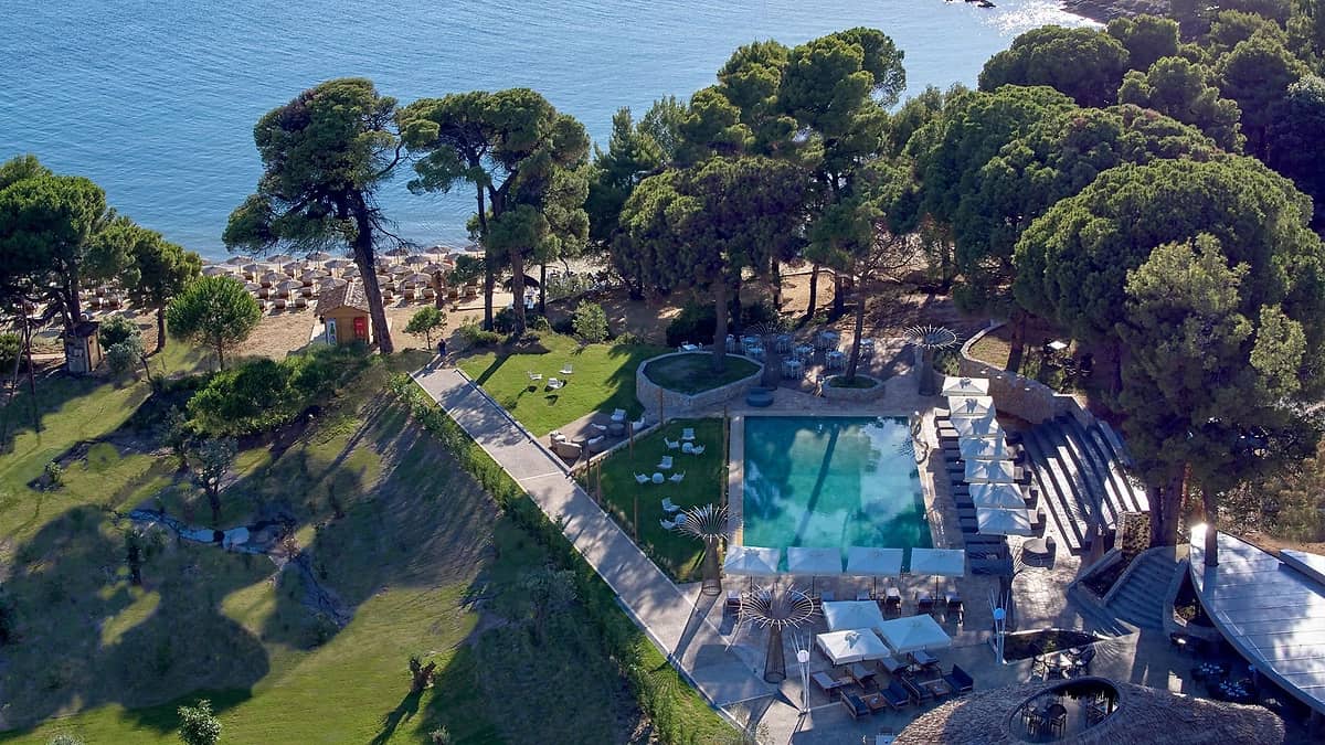 Vue aérienne de la piscine et de la plage, ELIVI Skiathos