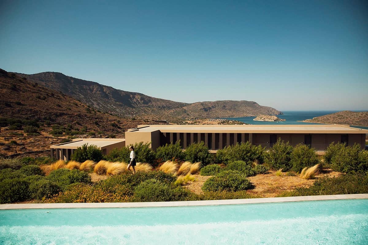 Vue sur l'hôtel, Domes Aulūs Elounda, Curio Collection, Crète, Grèce
