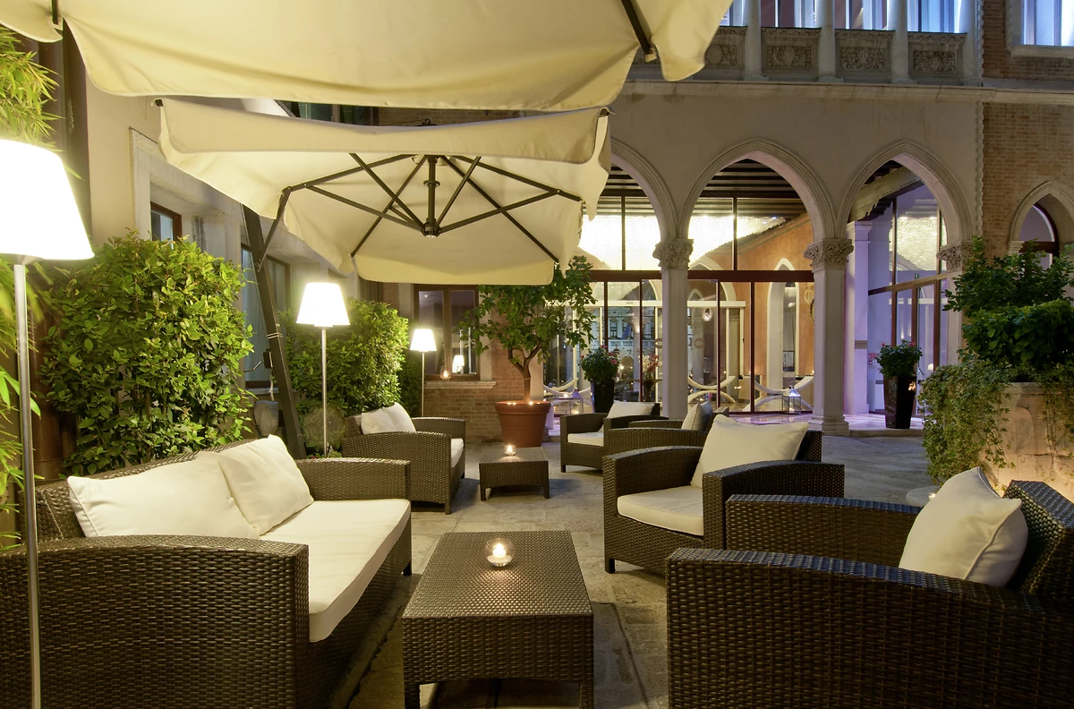 Coure intérieure, hôtel Sina Centurion Palace, Venise, Italie