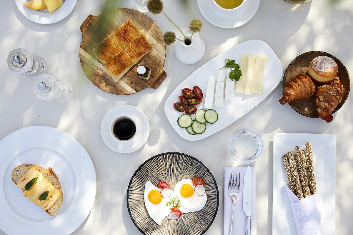 Petit-déjeuner servis au restaurant Poseidon, Sani Beach