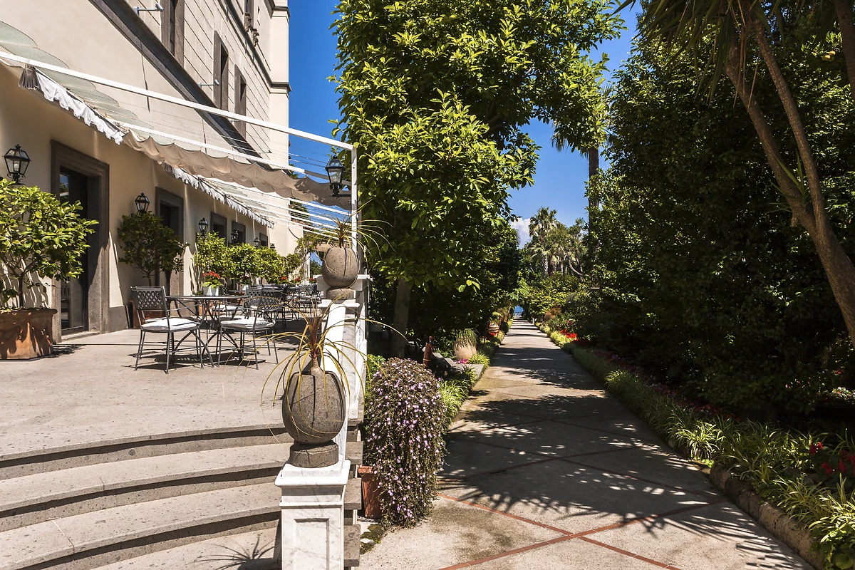 Entrée, Grand Hotel Cocumella, Sorrente, Campanie, Italie
