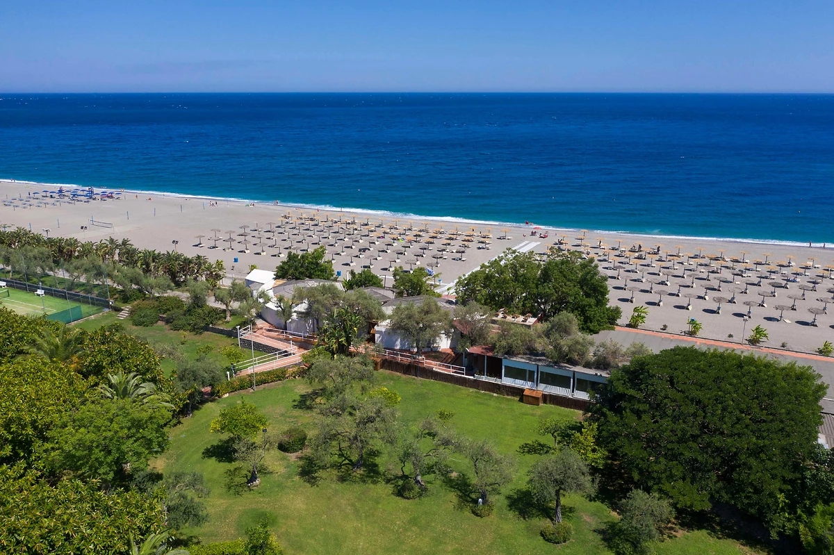 Vue aérienne de la plage, UNAHOTELS Naxos Beach Sicilia, Sicile, Italie