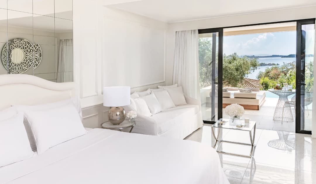 Swim Up Bungalow Junior Suite