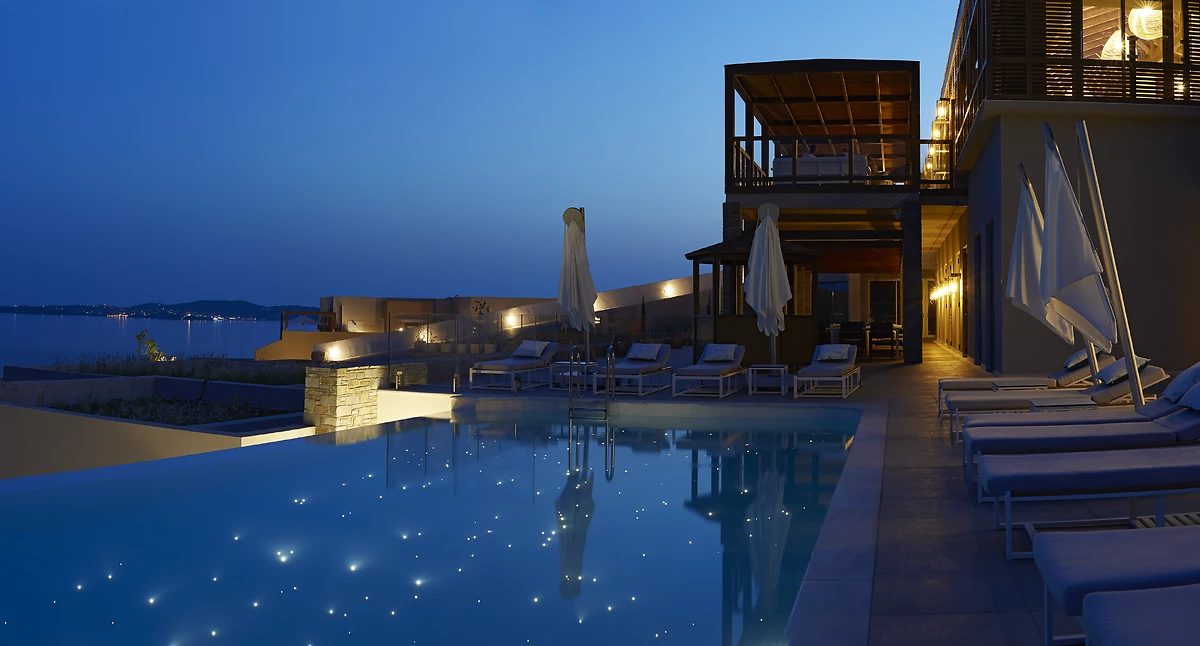 Piscine de l'hôtel de nuit, Eagles Villas