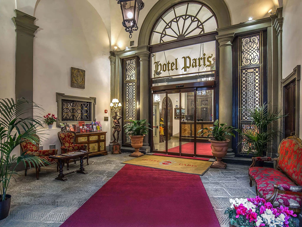 Entrée de l'hôtel, Hotel Paris