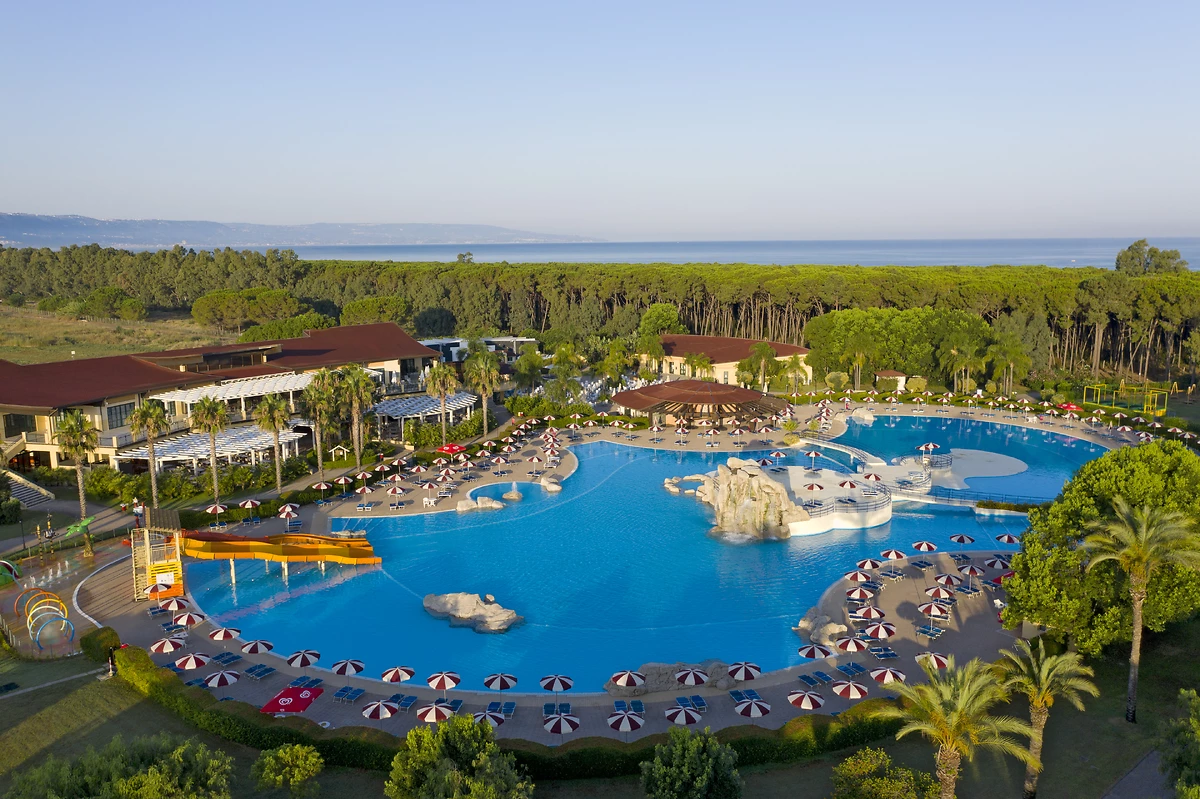 Vue sur la piscine et le resort, Falkensteiner Club Funimation Garden Calabria