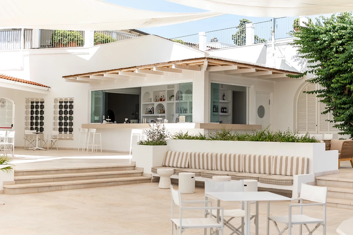 Bar, Ostuni a Mare, Pouilles, Italie