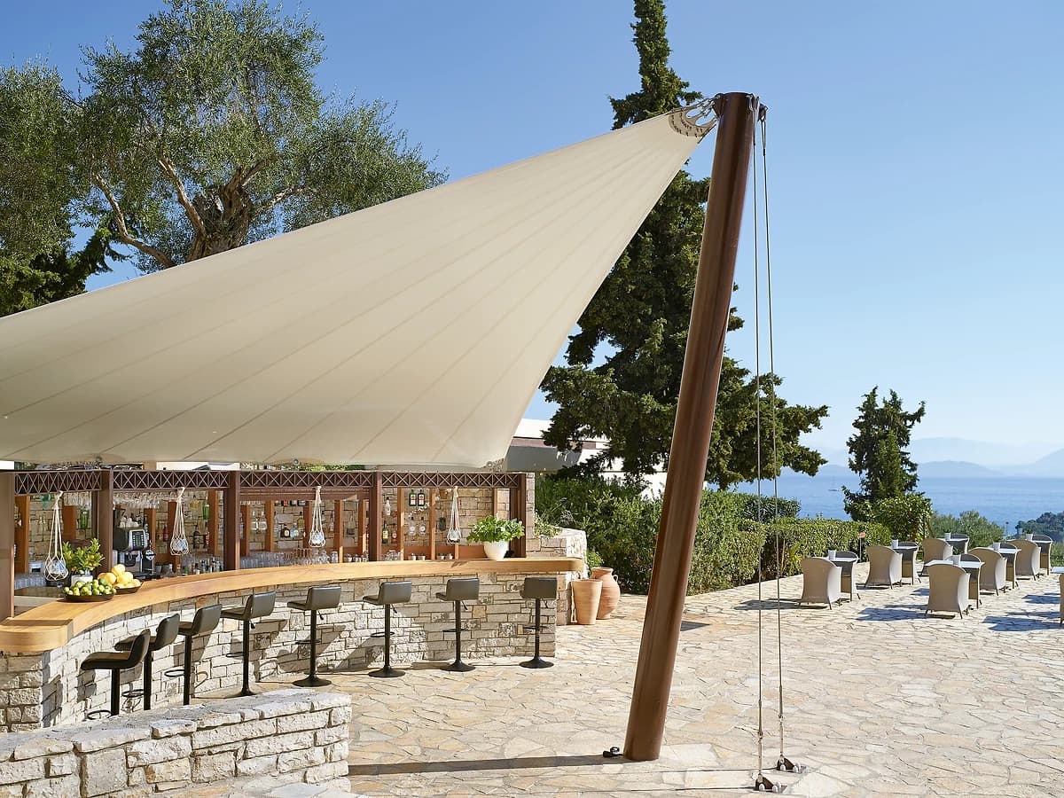 Kumquat pool bar, Grecotel LUXME Daphnila Bay Dassia, Grèce