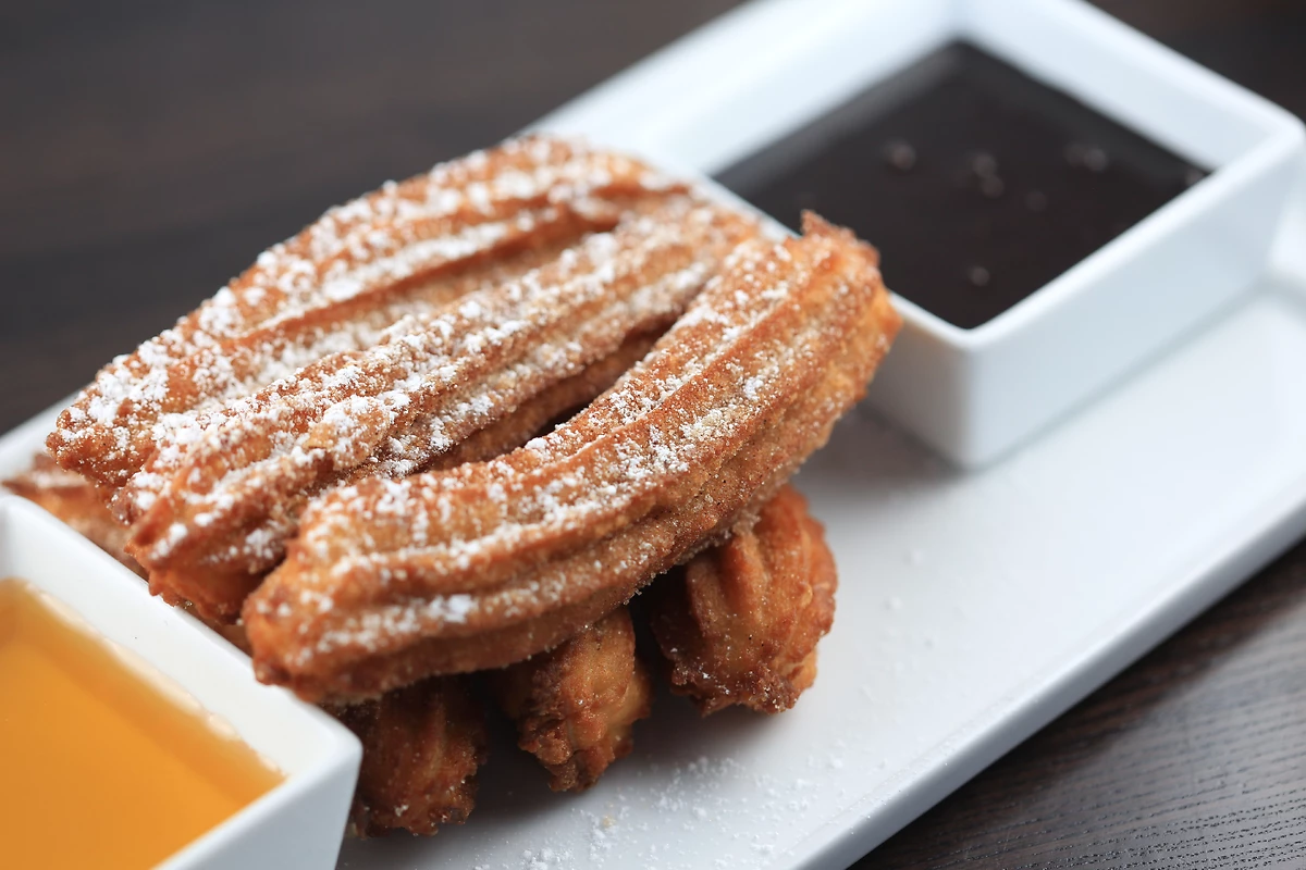 Churros avec une sauce au chocolat, Espagne