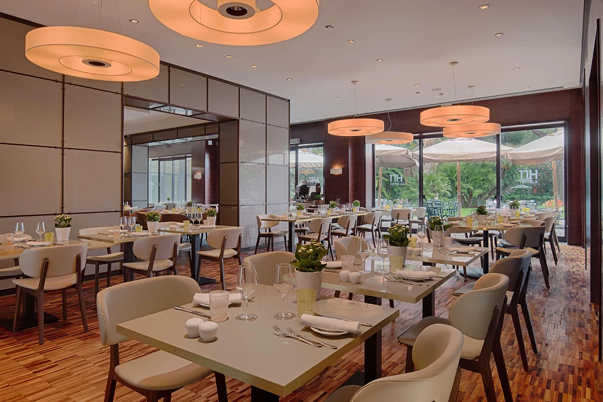 Restaurant, NH Parlermo, Sicile, Italie