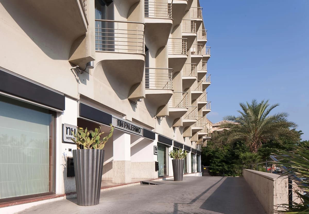 Façade, NH Parlermo, Sicile, Italie