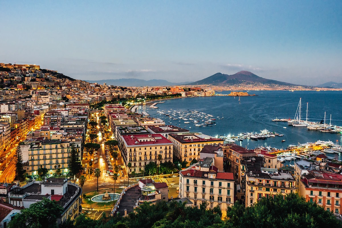 Vue sur la baie de Naples et le Vésuve, Campanie, Italie