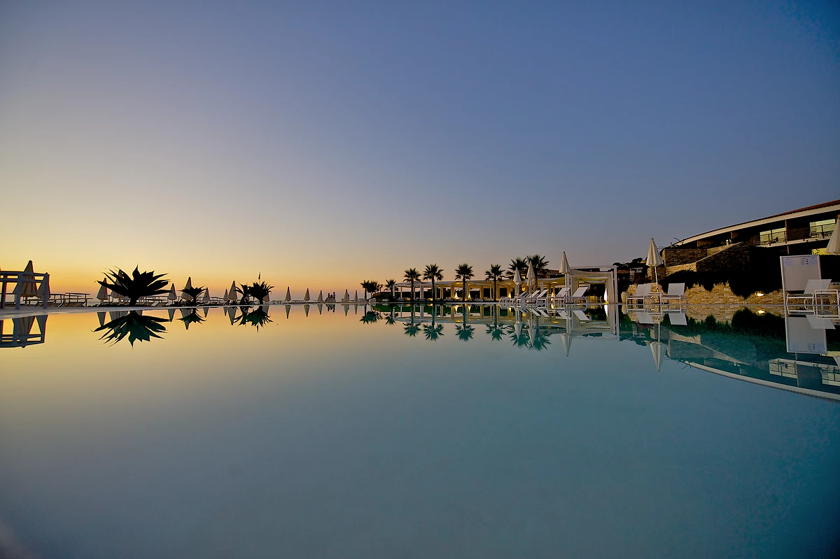 Piscine, hôtel Capovaticano Resort Thalasso & Spa - MGallery by Sofitel, Ricadi, Calabre, Italie