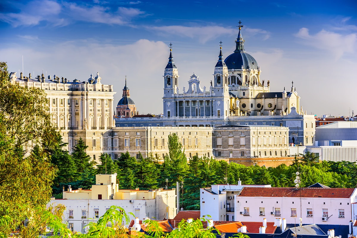 Cathédrale Santa Maria la Real de La Almudena et Palacio Real (Palais Royal), Madrid, Espagne