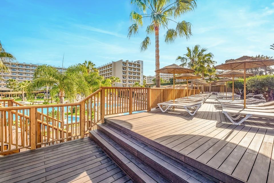 Piscine et transats, 3HB Guaraná, Portugal