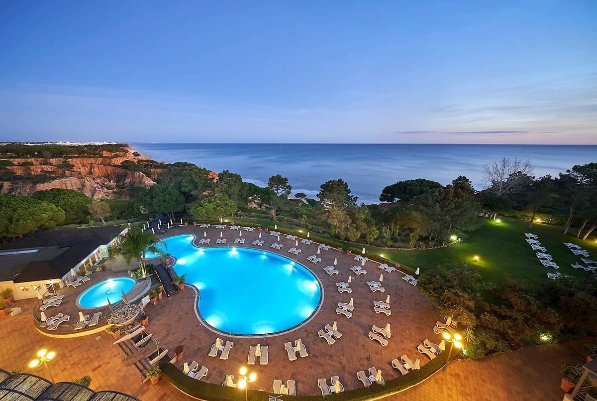 Piscine de nuit, PortoBay Falésia, Portugal