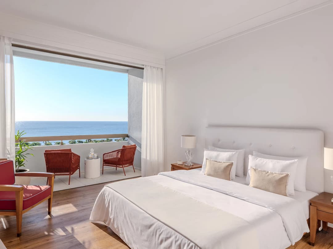 Chambre supérieure vue mer latérale