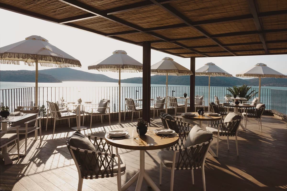 Restaurant Island, Domes Aulūs Elounda, Curio Collection, Crète, Grèce