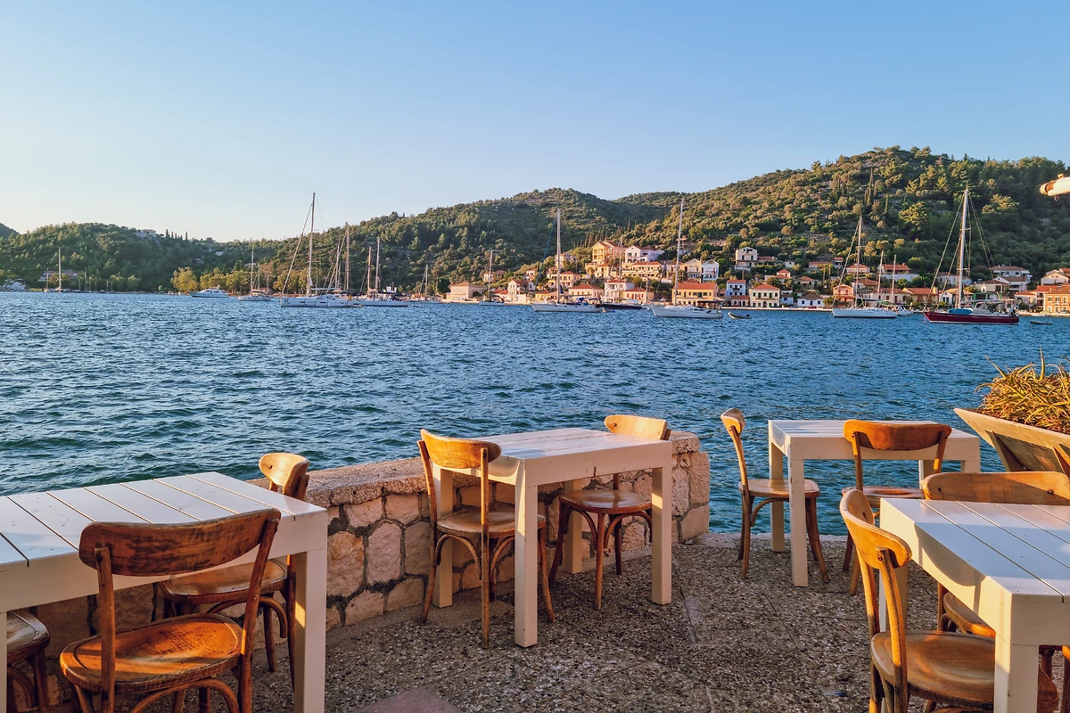 Restaurant en bord de mer, Ithaque, Îles Ioniennes, Grèce
